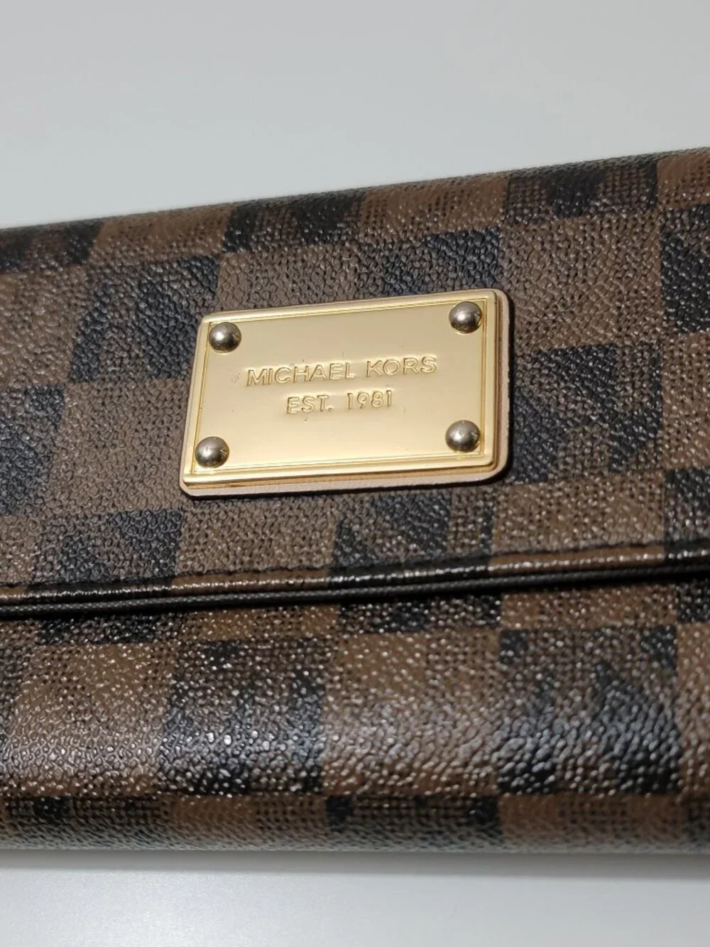 Michael Kors Jet Set Checkbook Wallet Brown Checkerboard Logo Print Gold Plate
